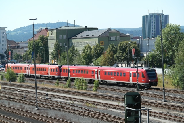 Zug fährt durch