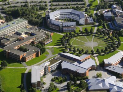 Uni-Campus aus der Luft fotografiert