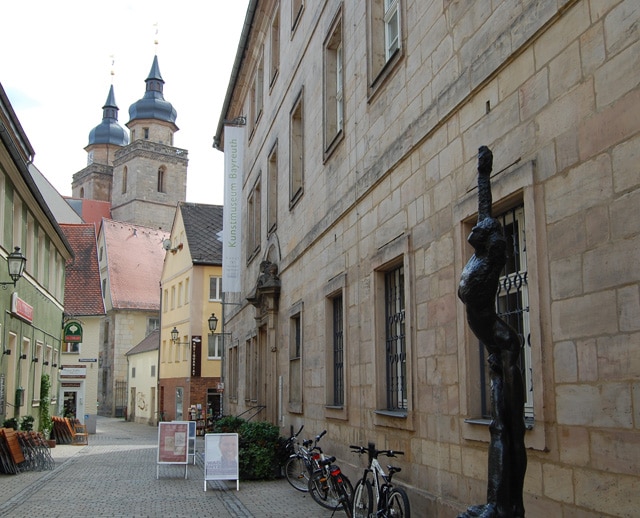 Blick auf den Eingang des Kunstmuseums