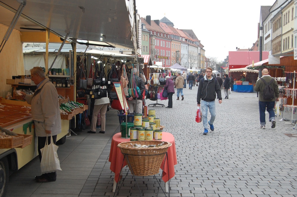 Marktstände des Martinimarktes.