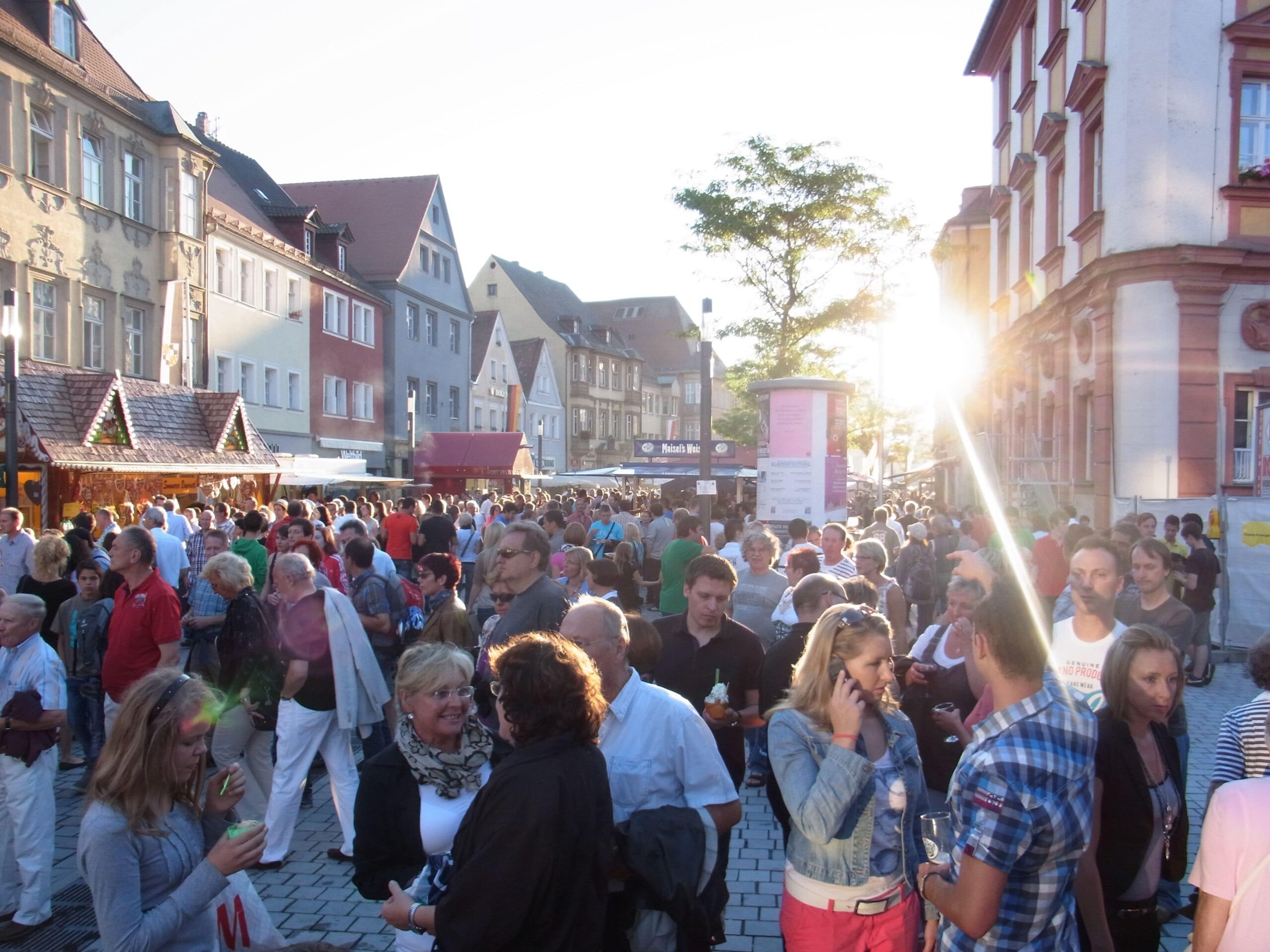 Menschenmassen in der Fußgängerzone beim Bürgerfest.