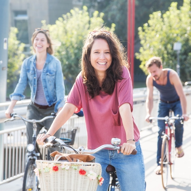 3 Menschen auf Fahrrädern