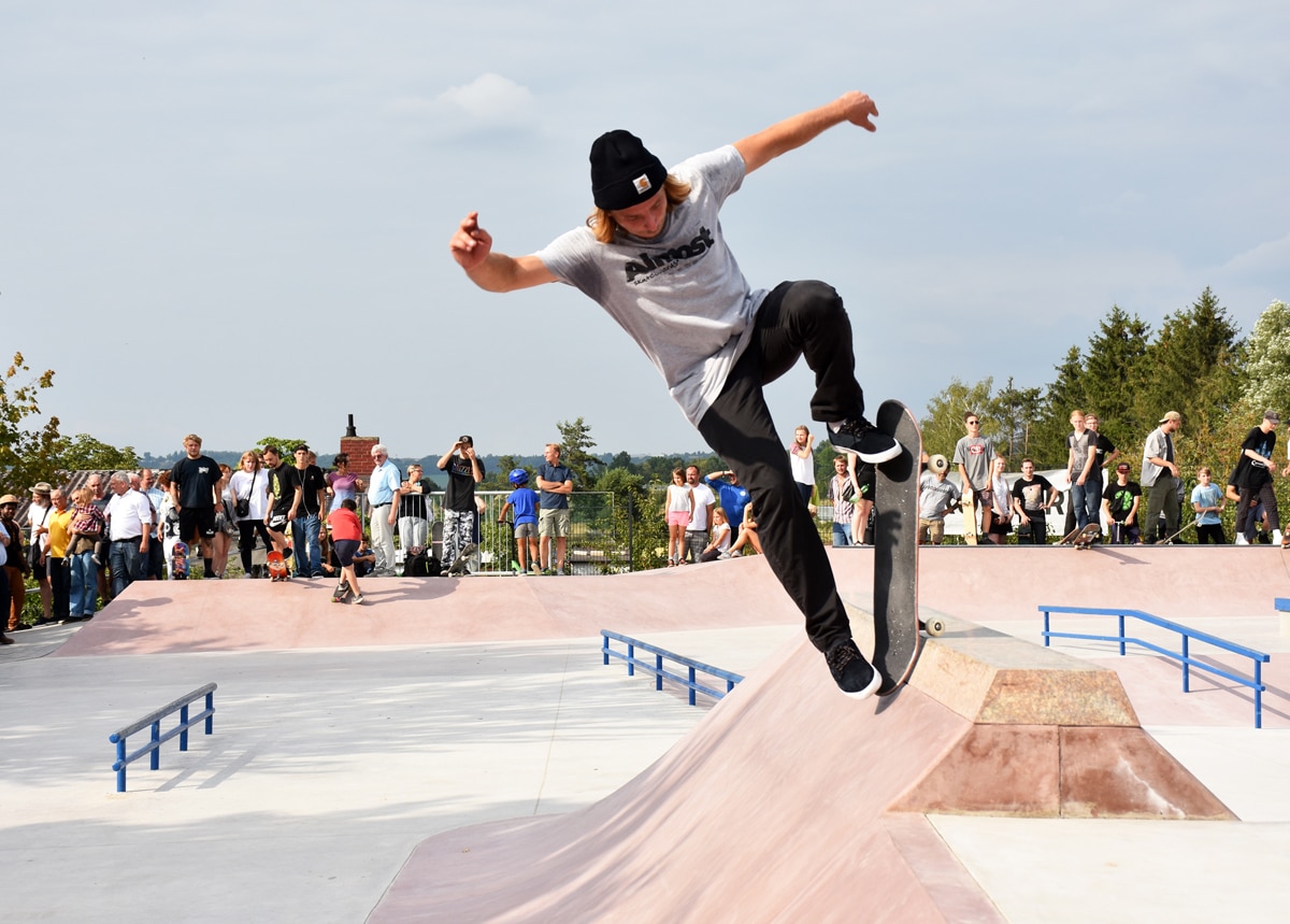 Skateboardfahrer in Aktion.