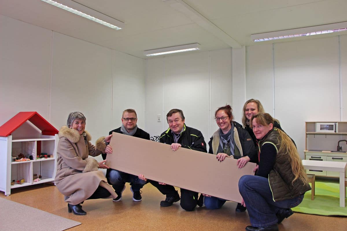 Brigitte Merk-Erbe (Oberbürgermeisterin), Markus Ruckdeschel (Kreisgeschäftsführer BRK Bayreuth), Peter Maisel (Vorstandsvorsitzender BRK Bayreuth), Stefanie Ermer (Fachbereichsleitung BRK Kinderbetreuungseinrichtungen), Katharina Schneider-Horn, Susanne Bühner (Abteilungsleitung Wohlfahrt und Soziales).