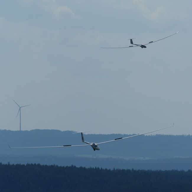 2 Segelflieger am Himmel