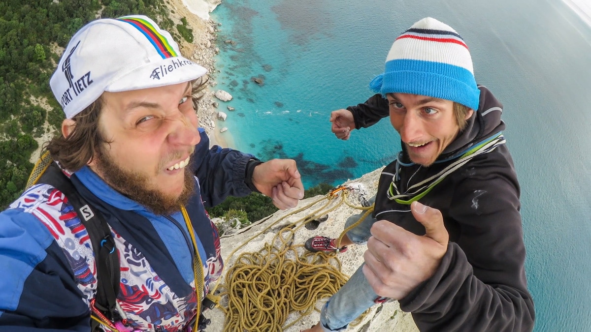 Zwei Bergsteiger beim Selfie auf dem Gipfel. | Foto: Filmfest "Kontrast"