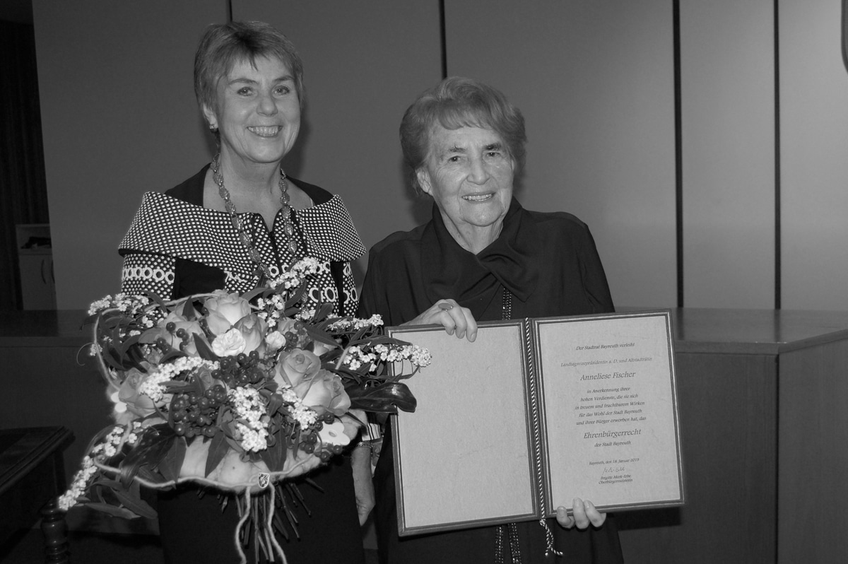 Anneliese Fischer mit Oberbürgermeisterin Brigitte Merk-Erbe bei der Verleihung der Ehrenbürgerwürde im Januar 2019 im Rathaus. | Foto: Stadt Bayreuth