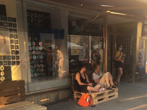 Sommerliches Treiben vor RW21