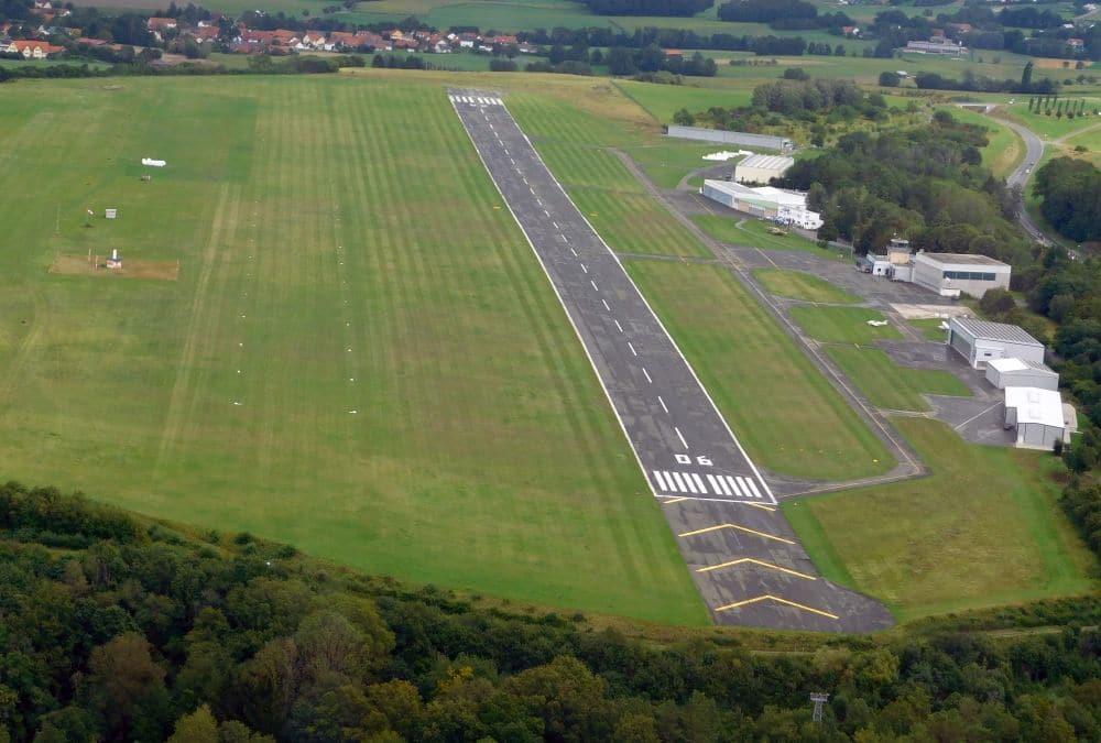 Blick von oben auf den Bayreuther Flugplatz