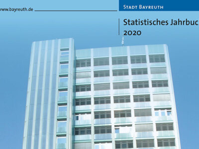 Titelseite des Jahrbuchs mit dem Neuen Rathaus im Vordergrund.