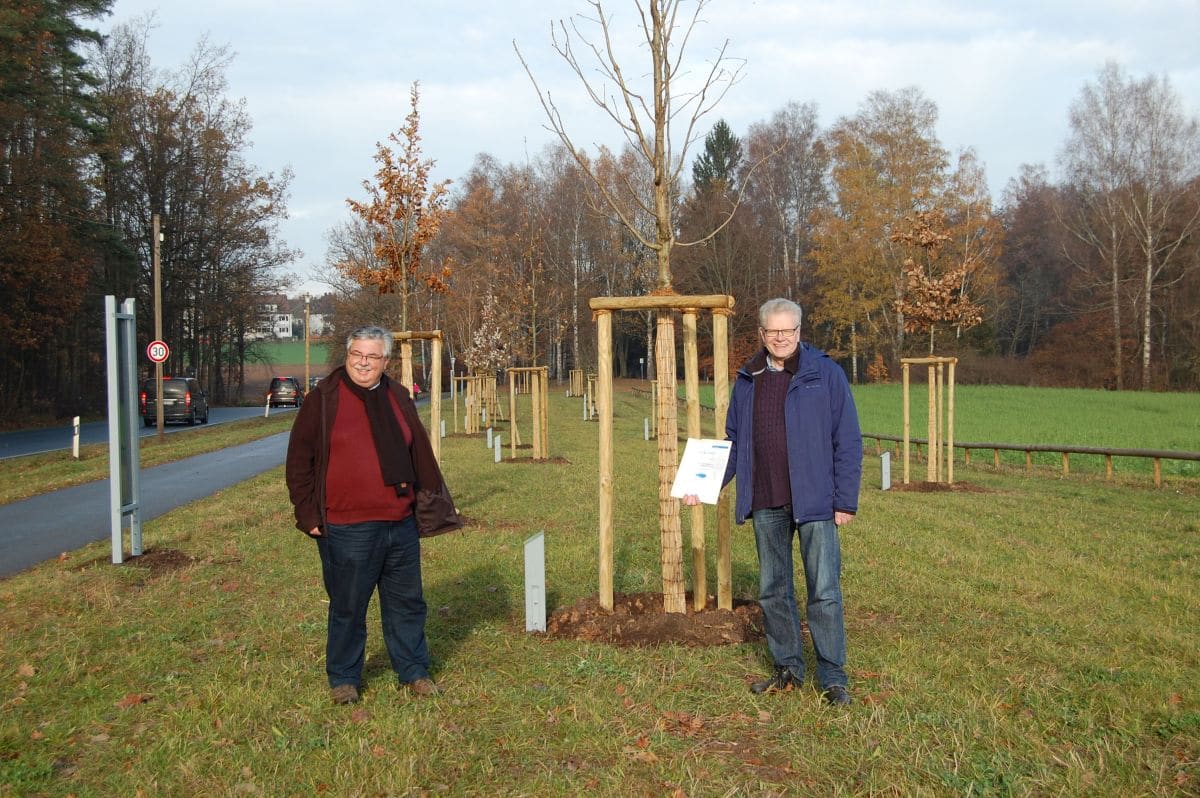 OB Ebersberger und Robert Pfeifer beim Weg der Artenvielfalt