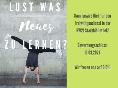 junger Mann der Handstand vor Mauer macht.