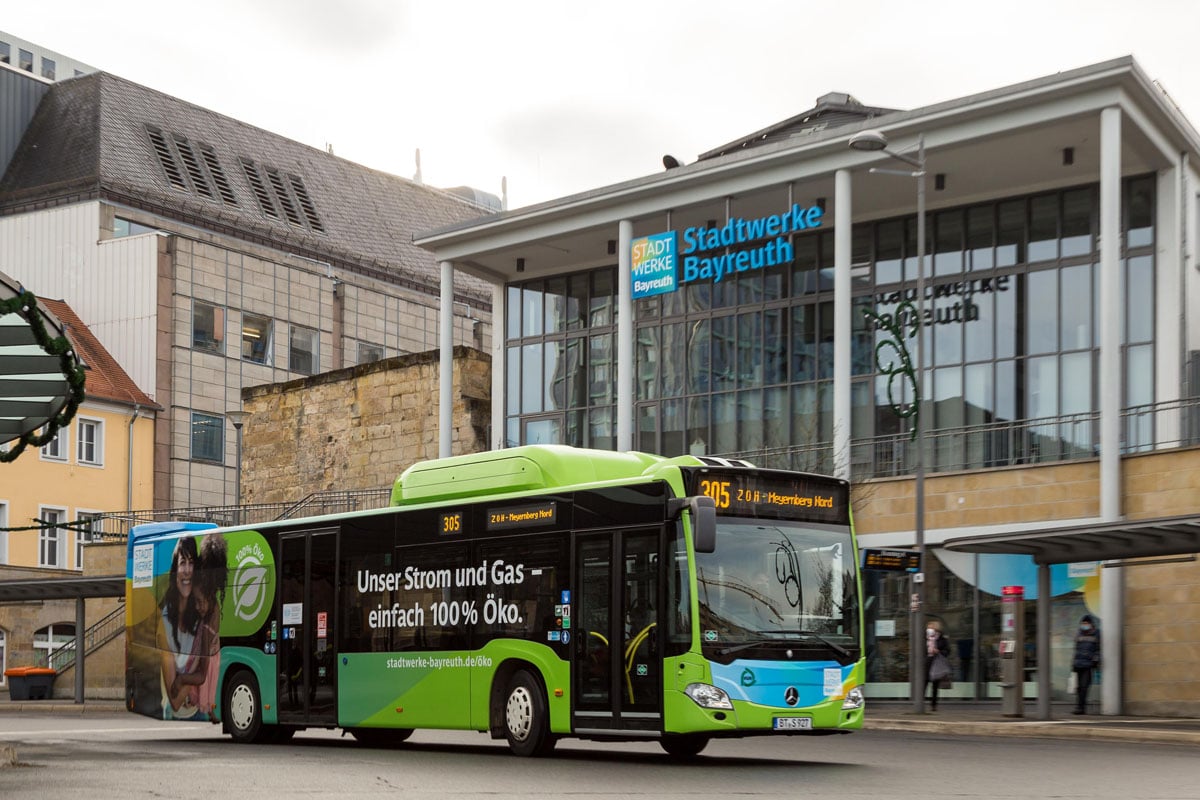 Stadtbus an der Zentralen Omnibus-Haltestelle.dem