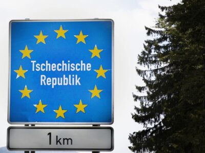 Blaues Grenzschild Tschechische Republik.