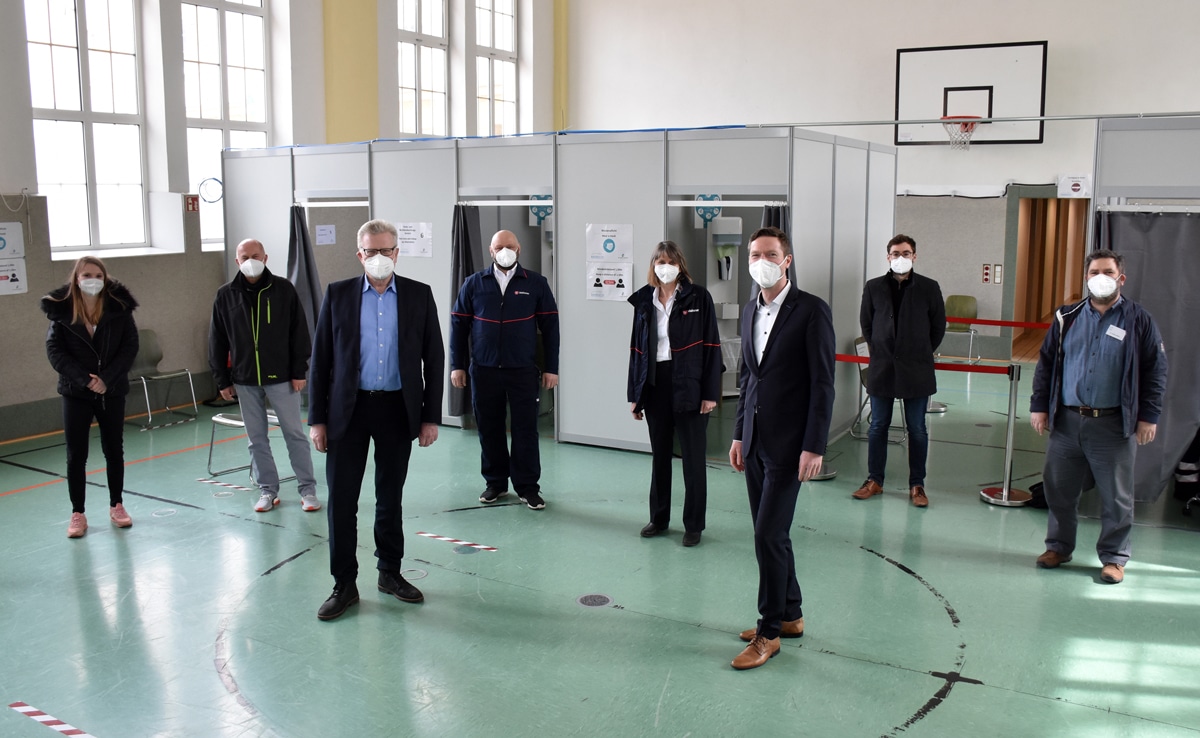 OB Ebersberger und Landrat Wiedemann im Impfzentrum in der Stadtbadturnhalle. | Foto: Andreas Türk