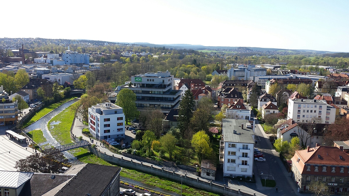 Blick von der Dachterrasse auf die Mainauen