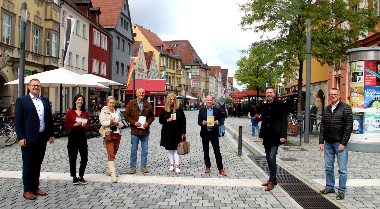 Gruppenbild in der Fußgängerzone.