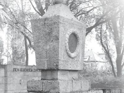 Denkmal am Schützenplatz - schwarz-weiß