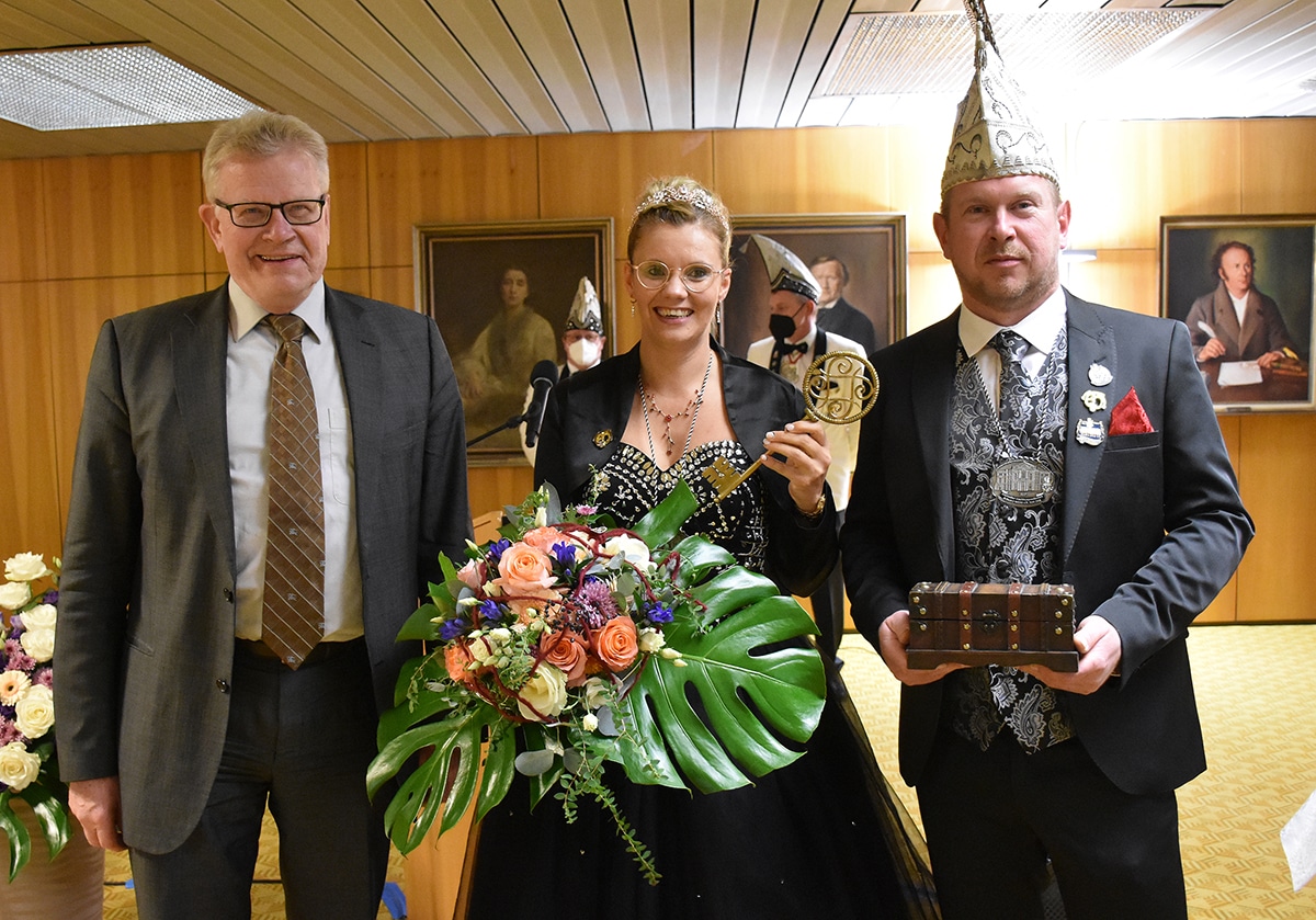 schluesselübergabe-2021-01 OB Ebersberger mit dem Prinzenpaar