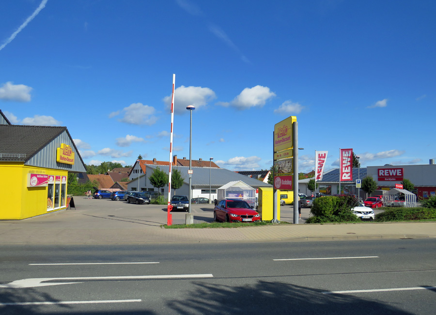 Nahversorger Netto mit Backshop und Rewe an der Bamberger Straße