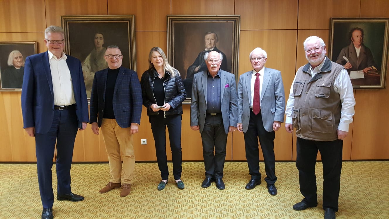 Von links: Oberbürgermeister Thomas Ebersberger, Dr. franz Sedlak, Patricia Fuß-Beschta, Manfred Müller, Gerfried Schieberle und Klaus Becher.