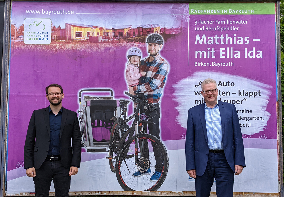 314 Start-Radverkehrskampagne-1 Oberbürgermeister Thomas Ebersberger (rechts) und 2. Bürgermeister Andreas Zippel geben den Startschuss für die Radverkehrs-Kampagne