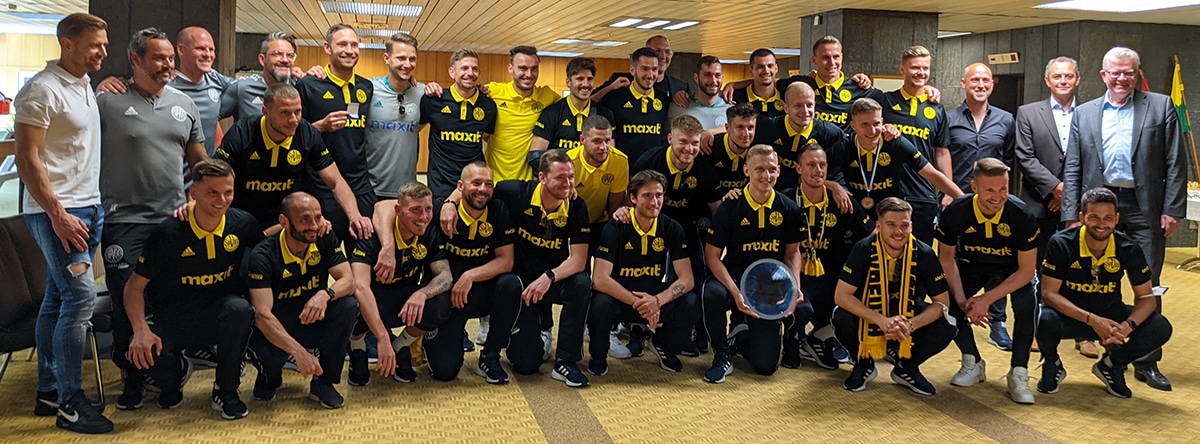 Empfang-SpVgg-Aufstieg3.Liga-20 Die Mannschaft der Spvgg Bayreuth im Gruppenbild