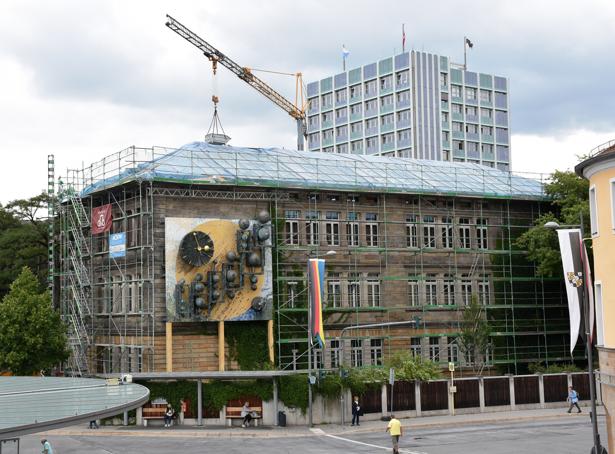 Die eingerüstete Fassade der Graserschule.