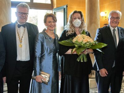 Besuch im Festspielhaus (von links): Ulrich Jagels (kaufmännischer Geschäftsführer der Bayreuther Festspiele), Oberbürgermeister Thomas Ebersberger, Elke Büdenbender, Gattin des Bundespräsidenten, Festspielleiterin Katharina Wagner, Bundespräsident Frank-Walter Steinmeier und Europaministerin Melanie Huml. | © Bayreuther Festspiele / Enrico Nawrath