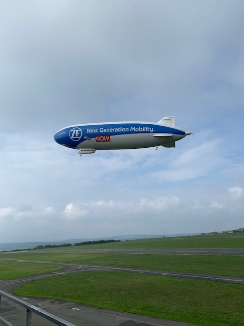 Zeppelin Überflug am Flughafen Bayreuth