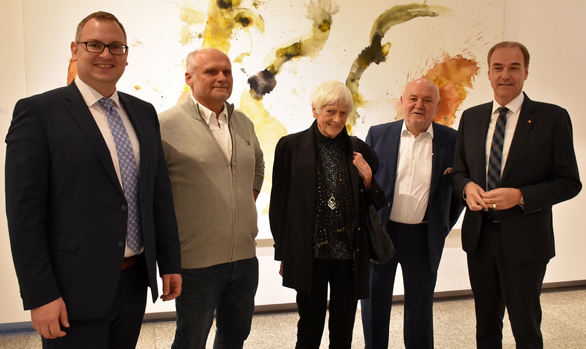 ausstellung rathaus oktober 2022-01 3. Bürgermeister Stefan Schuh (links) hat die Ausstellung gemeinsam mit Vertretern aus dem Burgenland und den Künstlern eröffnet.