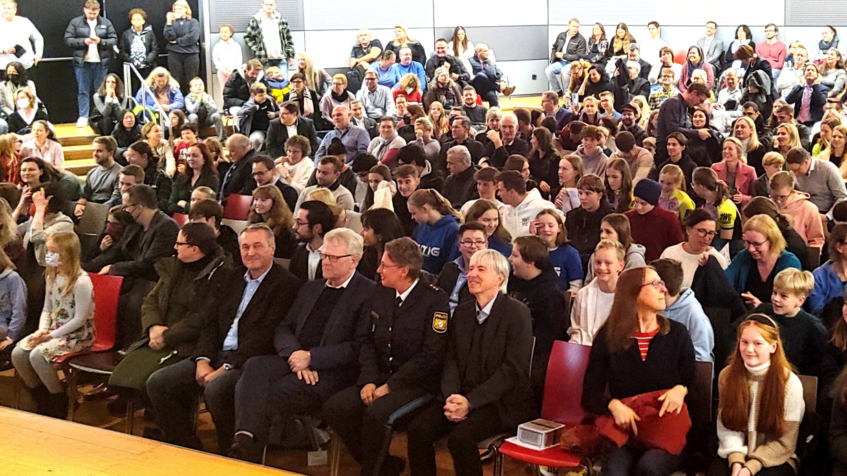 685 Jugendehrung_7 Blick in den voll besetzten Saal des Jugendkulturzentrums.