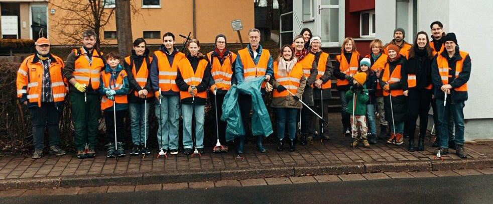 Gruppenbild mit Helferinnen und Helfern.