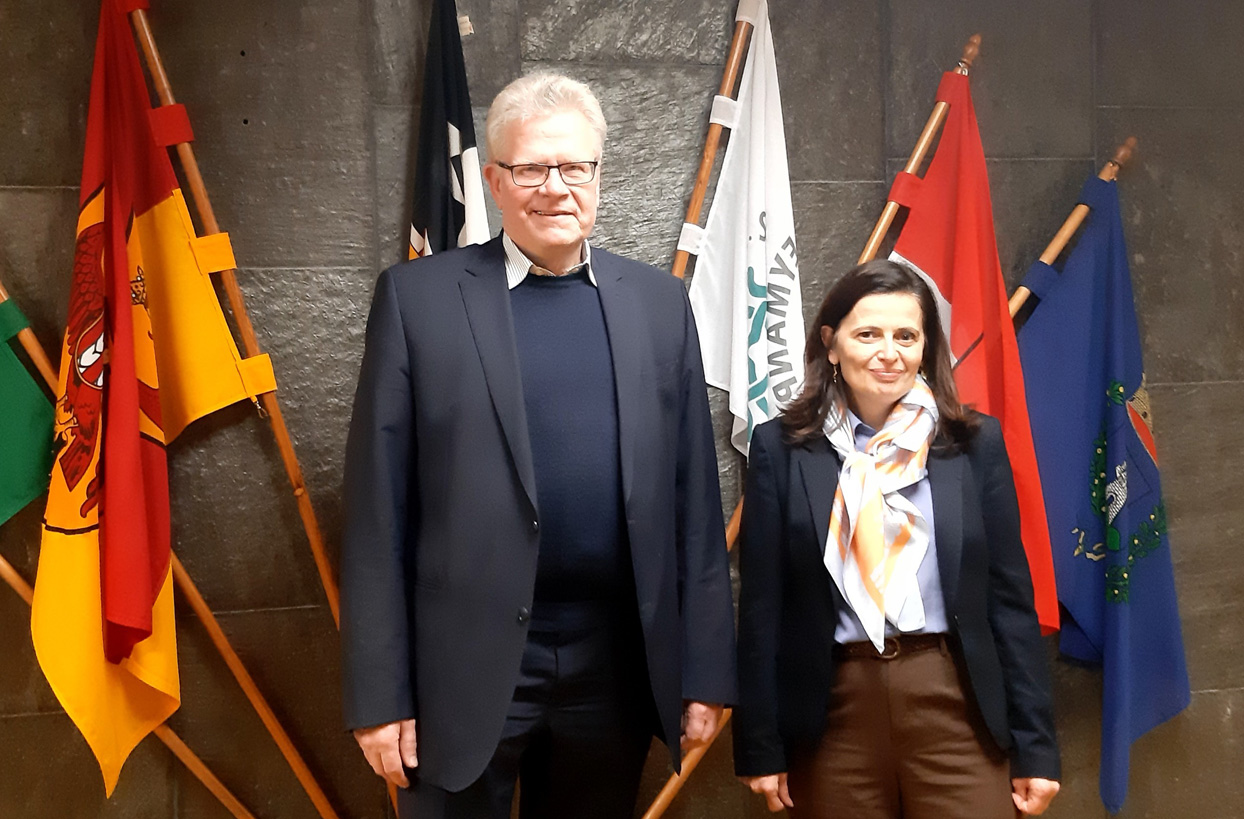 195 Besuch Generalkonsulin Israel OB Ebersberger und Israels Generalkonsulin Shamir.