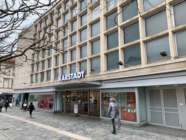 Front des Karstadt Warenhauses auf der Maxstraße