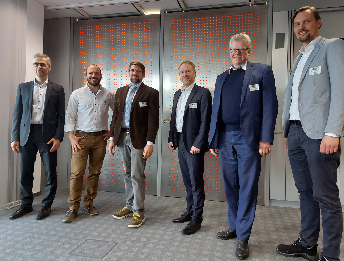 Diskutierten Fragen der Energieversorgung (von links): Michael Schuhmann (Stadtwerke Bayreuth), Bastian Raithel (IHK), Dr. Florian Heberle (Universität Bayreuth), Rüdiger Laß (LfA), Oberbürgermeister Thomas Ebersberger, Johannes Müller (BAT Germany/Bayreuth Standortleitung).