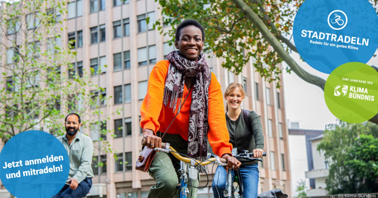 Drei jungen Menschen auf dem Fahrrad.