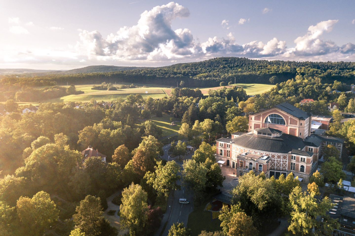 Blick auf das Festspielhaus. | Foto: Corinna Weih