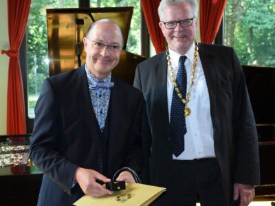 Eberhard Friedrich und OB Ebersberger mit Amtskette. | Foto: Andreas Türk