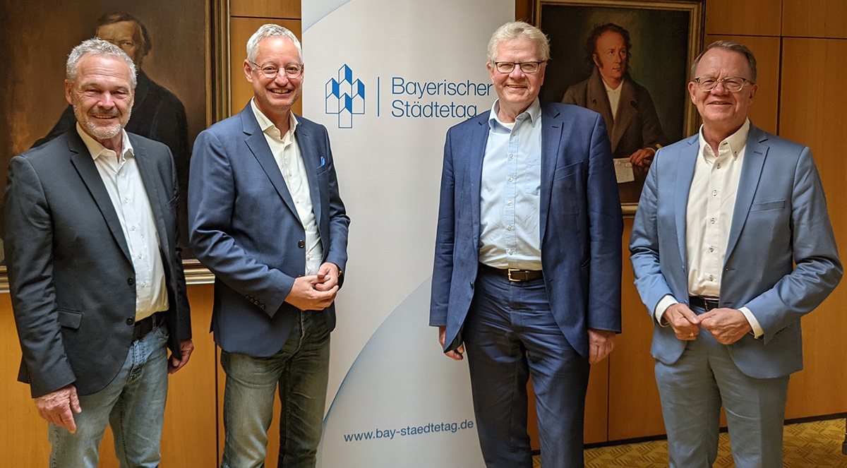 Oberbürgermeister Frank Rebhan, Neustadt b. Coburg, Bezirksvorsitzender für die kreisangehörigen Mitglieder des Bayerischen Städtetags in Oberfranken; Oberbürgermeister Markus Pannermayr, Straubing, Vorsitzender des Bayerischen Städtetags; Oberbürgermeister Thomas Ebersberger, Bayreuth, Bezirksvorsitzender für die kreisfreien Mitglieder des Bayerischen Städtetags in Oberfranken, und Bernd Buckenhofer, Geschäftsführendes Vorstandsmitglied des Bayerischen Städtetags.