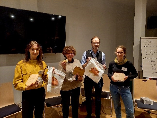 Gruppenbild bestehend aus 4 Personen