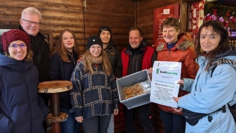 Gruppenbild bestehend aus acht Personen