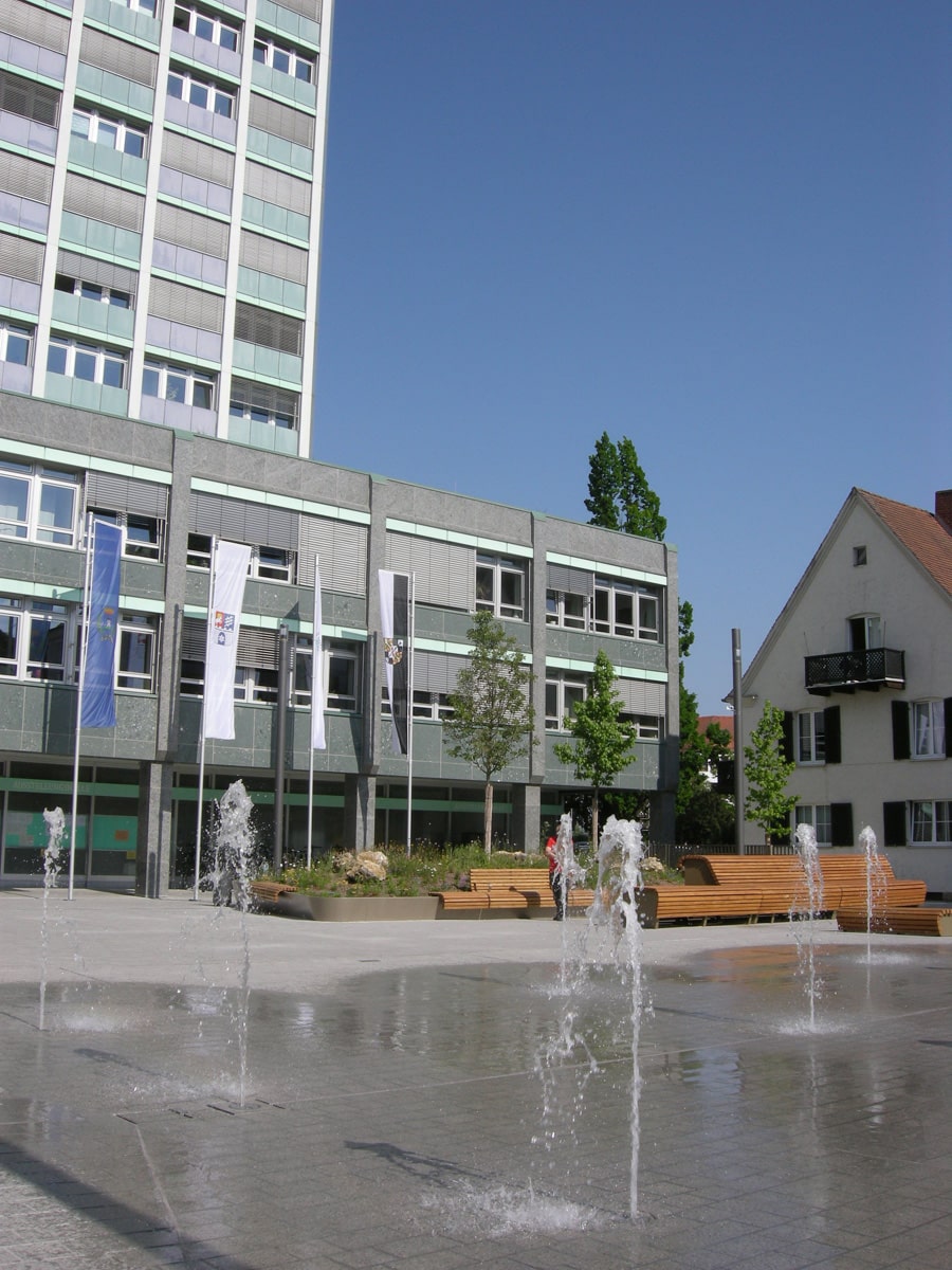 Wasserfontänen vor dem Rathaus