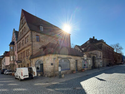 Häuser der Bayreuther Altstadt in der Morgensonne