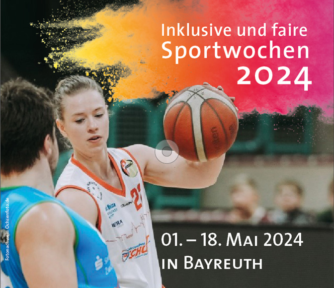 Foto von zwei Rollstuhl-Basketballern und dem Schriftzug: "Inklsusive und faire Sportwochen 2024 vom 1. - 18.Mai 2024 in Bayreuth"