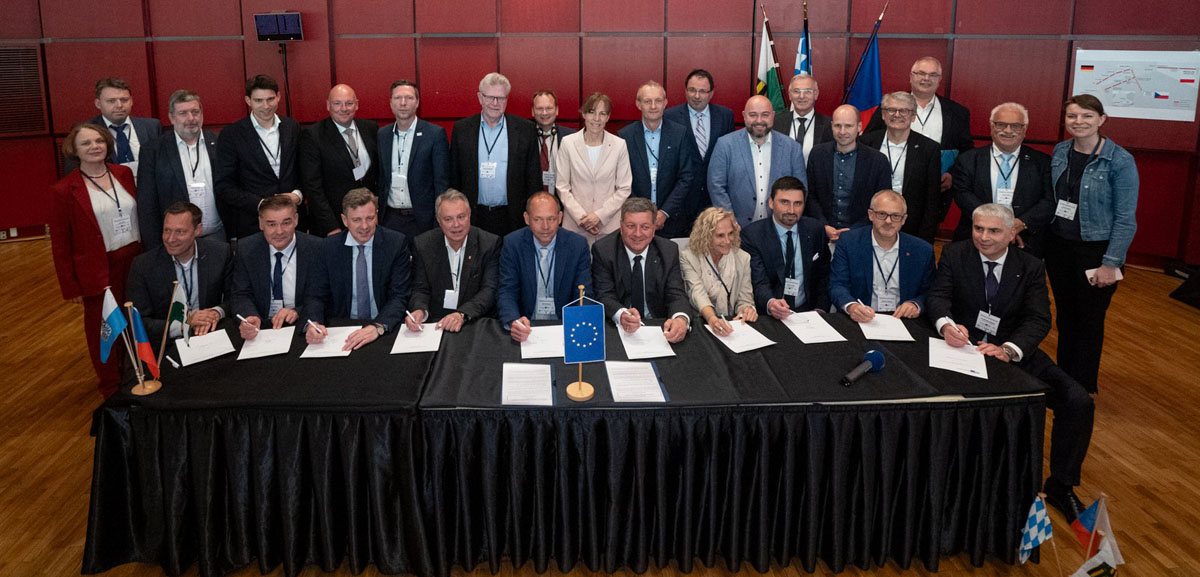 Gruppenfoto der Konferenzteilnehmer.