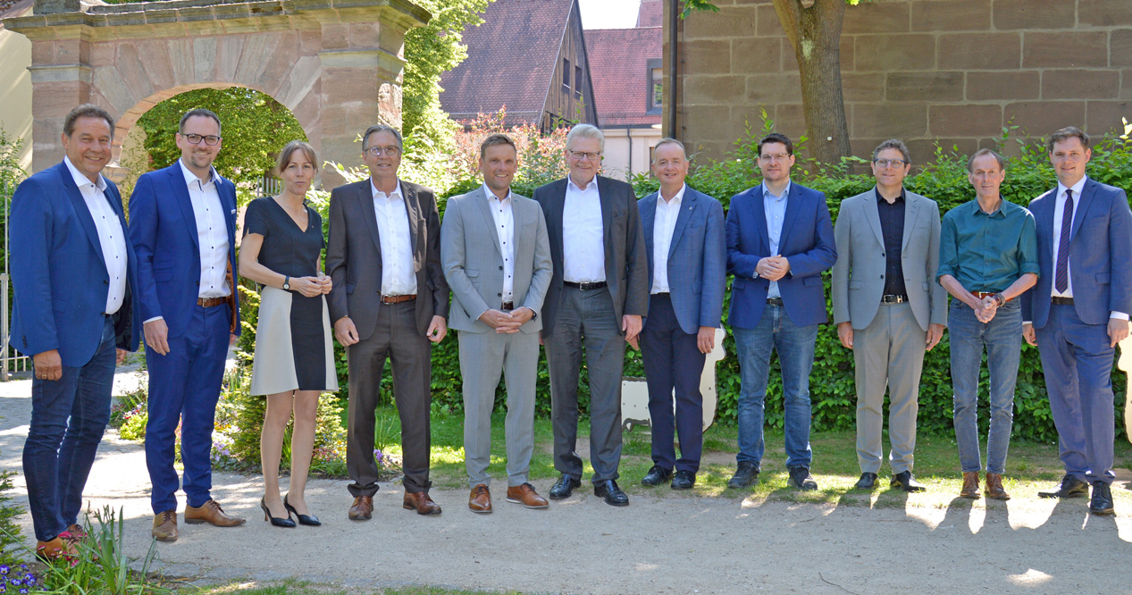 Gruppenbild mit fränkischen Oberbürgermeisterinnen und Oberbürgermeistern. | Foto: Stadt Hof