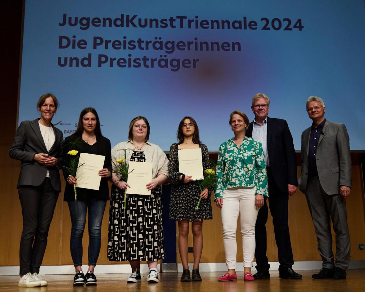 Eva Döhla (Oberbürgermeisterin Hof), Selma Riedl, Kaija Ströhlein, Oliwia Krzeminska, Sabine Hacker (Kulturamt Bayreuth), Thomas Ebersberger (Oberbürgermeister Bayreuth), Peter Nürmberger (Kulturamtsleiter Hof)