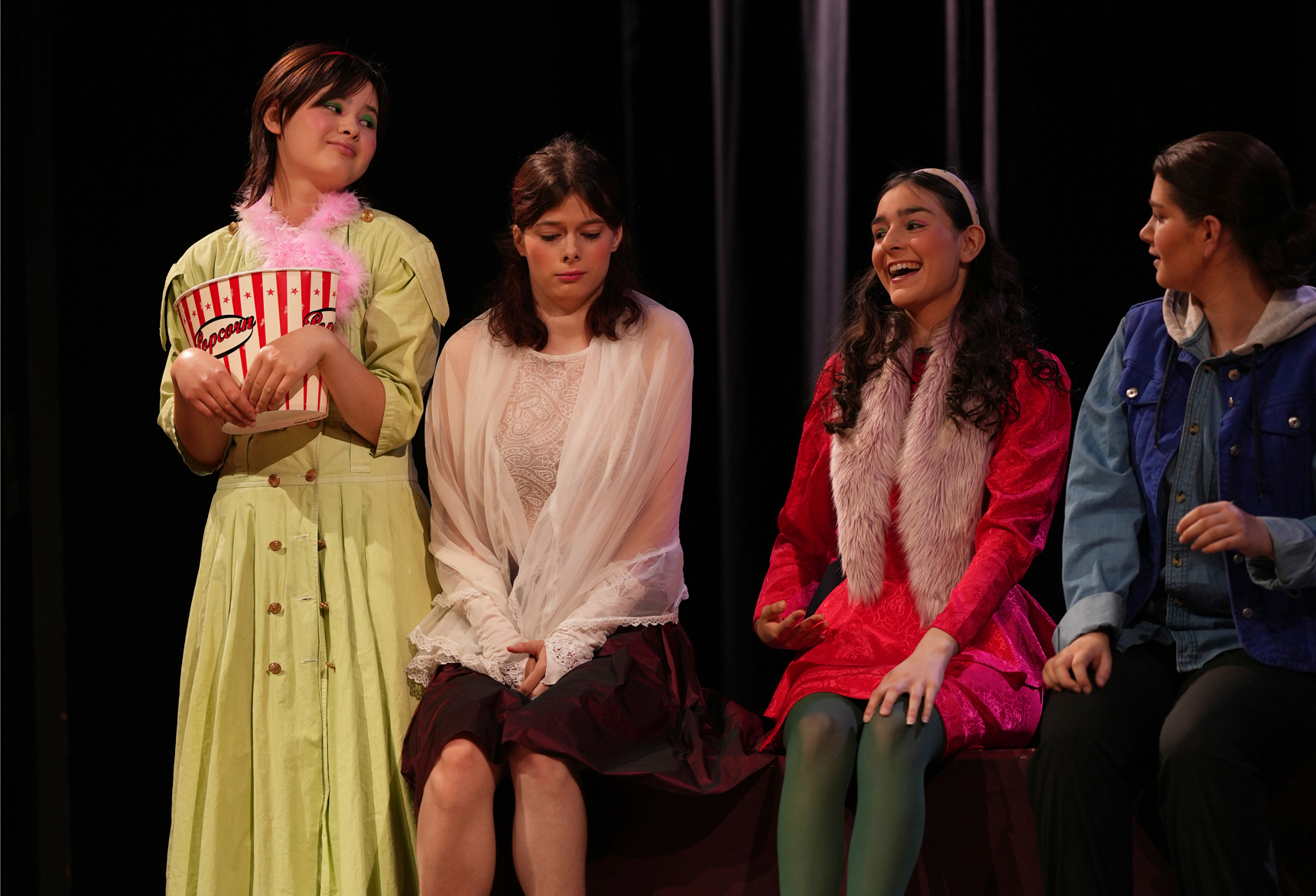 Theatergruppe auf der Bühne. | Foto: Fotogruppe Bayreuth