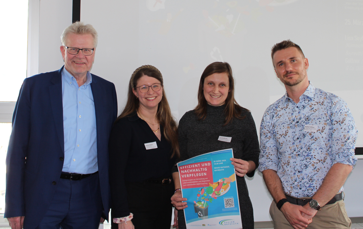 Sie begleiteten die Infoveranstaltung in Sachen Abfallcoaching im Rathaus (von links): Oberbürgermeister Thomas Ebersberger, die Klimaschutzmanagerinnen Kirstin Köhler (Stadt Bayreuth) und Lisa Seyfferth (Landkreis Bayreuth) sowie Stephan Göllner (Transgourmet Deutschland GmbH & Co. OHG). | Foto: Stadt Bayreuth
